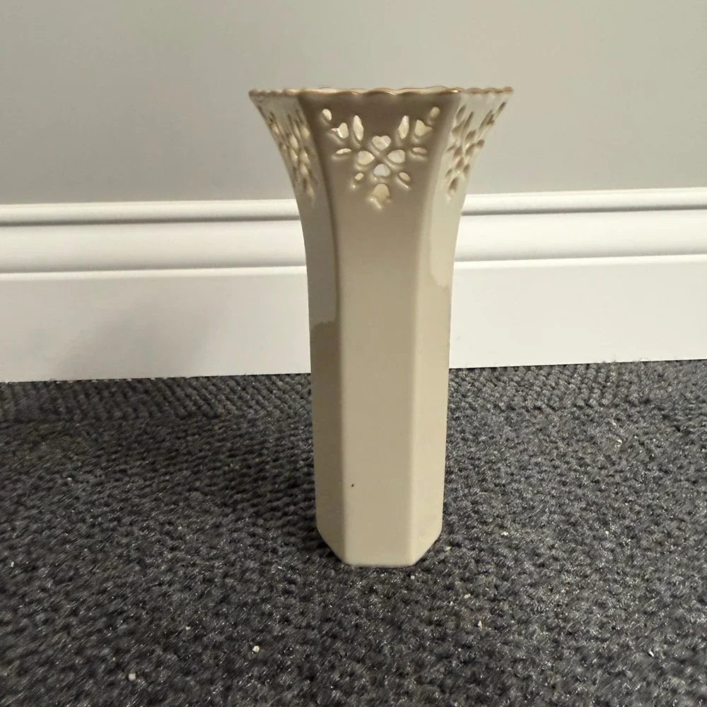 Lenox China Shelburne Small Vase Ivory Pierced Openwork 24K Gold Trim 8 Inch
